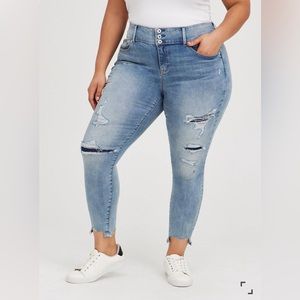🆕NWT🔖Torrid Super Soft Destructed Jegging - 22